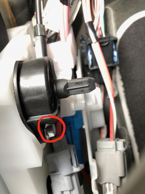 Bonnet release mechanism retaining bolt